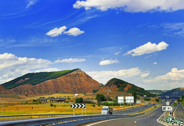 Highway between hills in central Spain — Stock Photo, Image