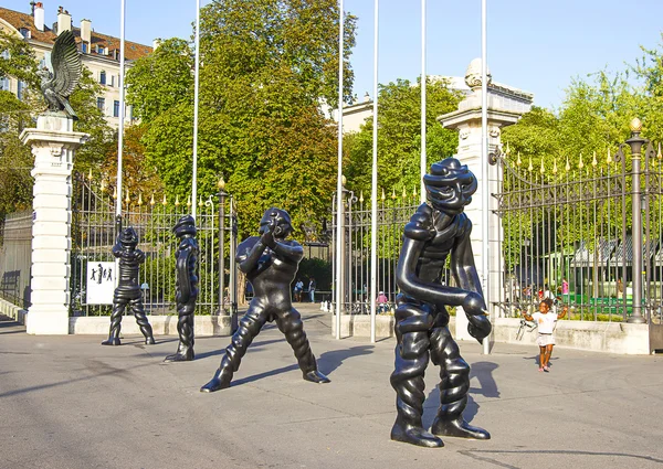 Figures in Parc des Bastions in Geneva — Stock Photo, Image