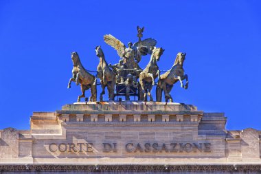 Bronz quadriga'ya Roma Adalet Sarayı