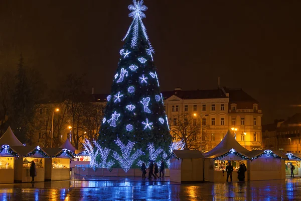 Plaza del Mercado por la noche con el árbol de Navidad —  Fotos de Stock