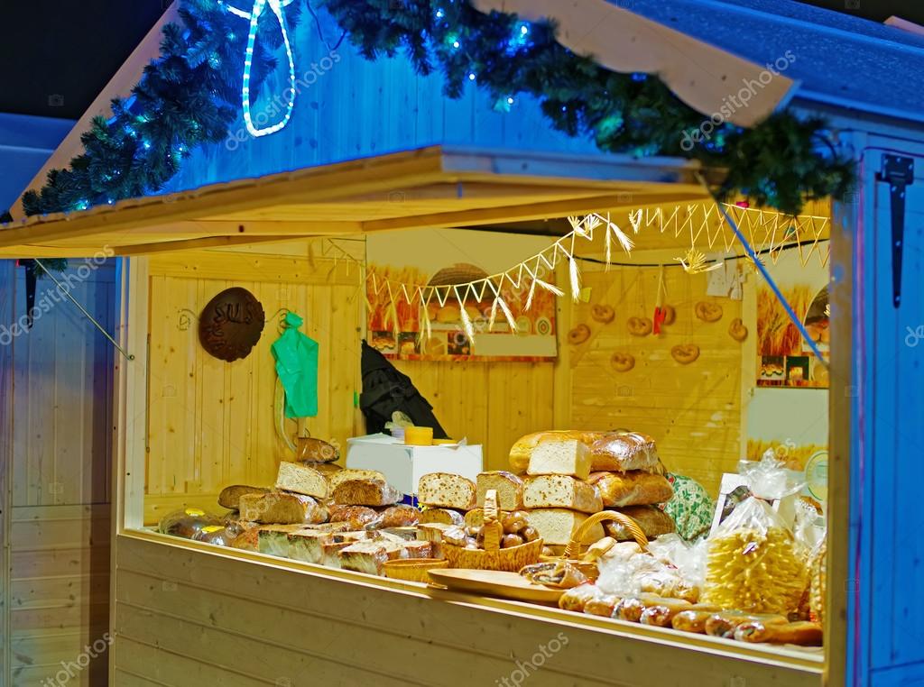 Il chiosco Fiera Natale con carichi di prelibato della cucina locale ... Il chiosco Fiera Natale con carichi di prelibato della cucina locale ...