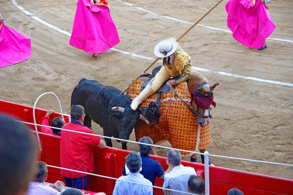 Spanska torero i en tjurfäktningsarena — Stockfoto