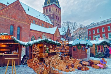 Christmas market stall with straw basket souvenirs displayed for