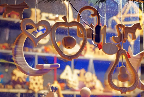 Stall with simple and stylish wooden Christmas tree decorations — Stock Photo, Image