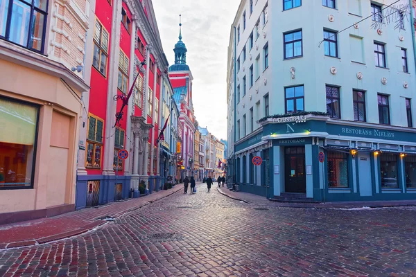 Hermosa arquitectura de la vieja Riga en época de Navidad — Foto de Stock