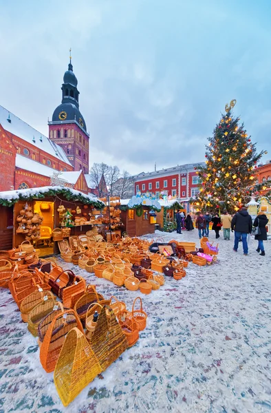 People enjoying an annual Christmas Market on Dome Square — Zdjęcie stockowe