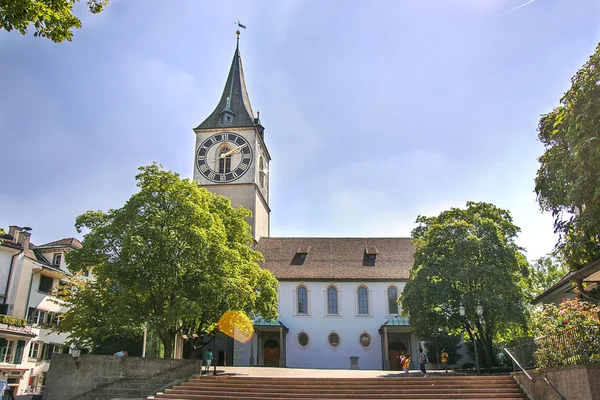 Igreja de São Pedro em Zurique no verão na Suíça — Fotografia de Stock