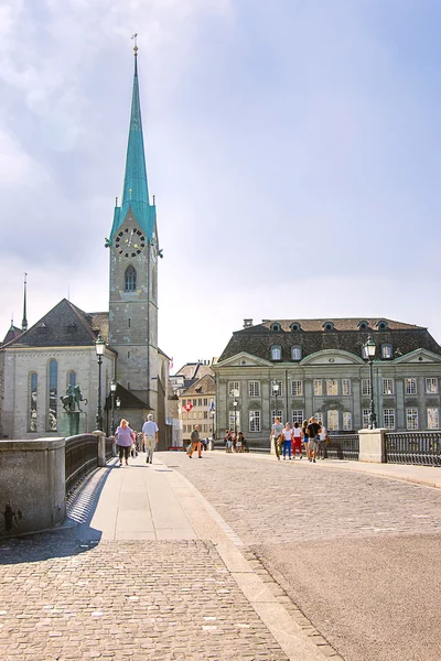 Zürich city center és a Fraumunster nyáron, Svájc — Stock Fotó