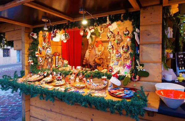 Lembranças exibidas para venda no mercado anual de Natal — Fotografia de Stock