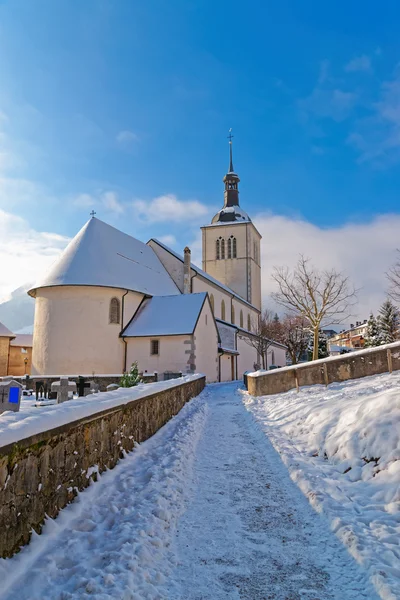 Bela igreja medieval perto do castelo Gruyere — Fotografia de Stock