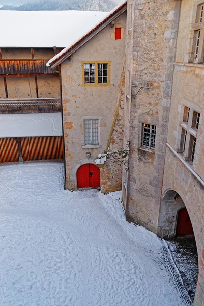 역사적인 중세 성곽의 Gruyeres 스위스에 — 스톡 사진
