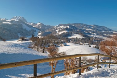Swiss dağların güzel kış manzarası