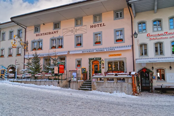 Utsidan av restaurangen som serverar traditionell schweizisk mat i — Stockfoto
