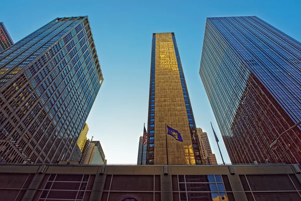 Rascacielos modernos del centro de Manhattan — Foto de Stock