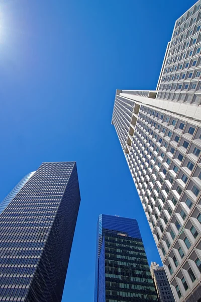Grattacieli che salgono al cielo — Foto Stock