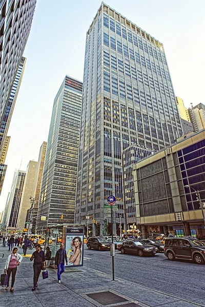 Vista típica de ruas movimentadas de Nova York — Fotografia de Stock