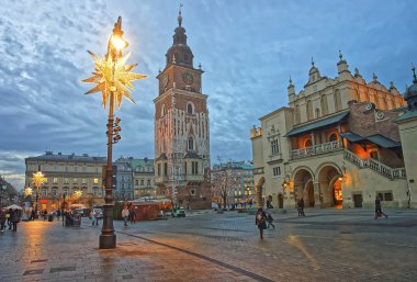 Cloth Hall ve Main Market Square Krakow Town Hall kulede