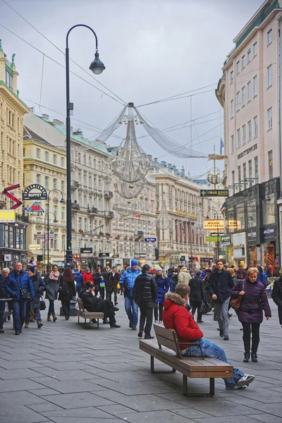 Graben rua em Viena, na Áustria, com decoração de Natal — Fotografia de Stock