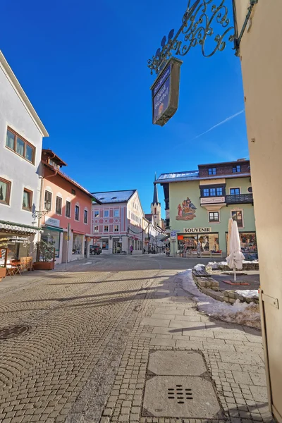 Pohled z Garmisch-Partenkirchenu s centrem plněné malované — Stock fotografie