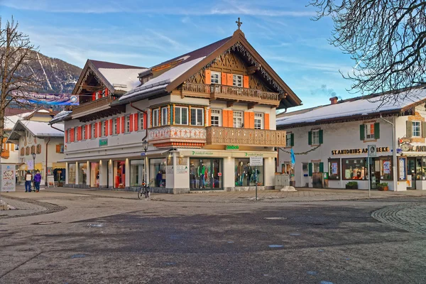 Gyönyörűen díszített házak Garmisch-Partenkirchen térképén — Stock Fotó