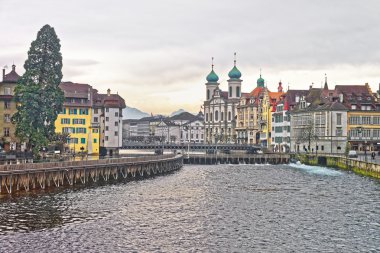 Cizvit Kilisesi Reuss Nehri