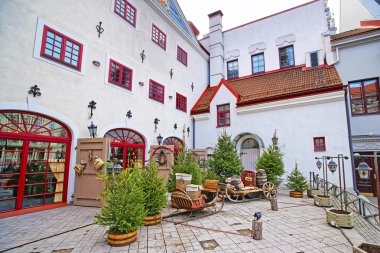 Riga Eski şehir ağaçlar ve kızaklar ile Noel yükleme