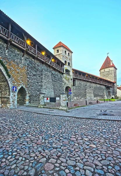 Towers of the city wall in the Old city of Tallinn in Estonia — Stock Photo, Image