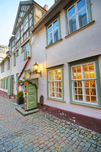 Street view to a shop with knitted items at St James Cathedral in Old city of Riga — Stock Photo, Image