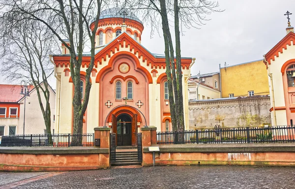 Вуличний ринок в храмі Святої Параскеви в Старому місті Вільнюса — стокове фото