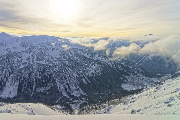 Kışın Kasprowy Zakopane Tatra bağlar içinde Wierch adlı günbatımı — Stok fotoğraf