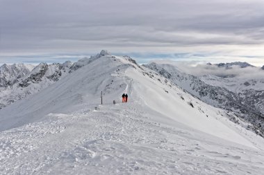 İnsanlar kışın Tatras Zakopane Kasprowy Wierch tırmanma