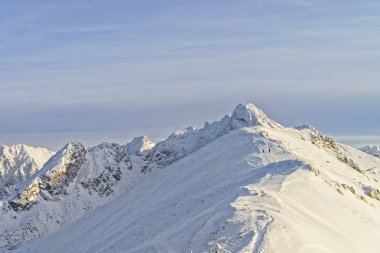 Güneşli havalarda kış Kasprowy Zakopane Tatra bağlar içinde Wierch üzerinde
