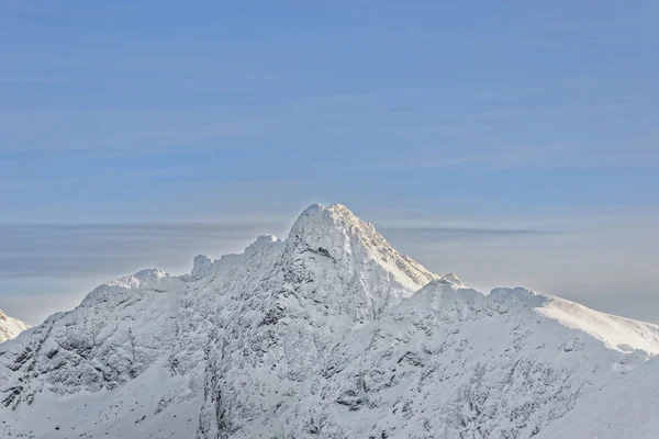 No topo de Kasprowy Wierch de Zakopane em Tatras no inverno — Fotografia de Stock