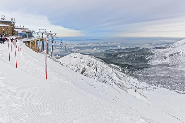 Wyciągi krzesełkowe w szczyt Kasprowy Wierch w Zakopanem w zimie — Zdjęcie stockowe