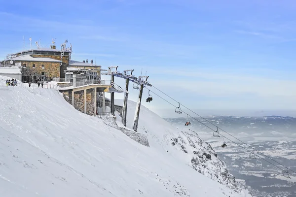 Stoeltjesliften in Kasprowy Wierch Mountain in Zakopane in de winter — Stockfoto