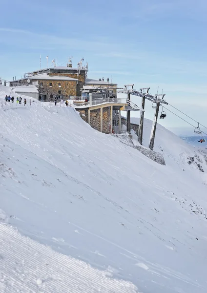 Stoeltjesliften in Kasprowy Wierch berg van Zakopane in de winter — Stockfoto