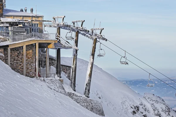 Stoeltjesliften op de top van Kasprowy Wierch in Zakopane in de winter — Stockfoto