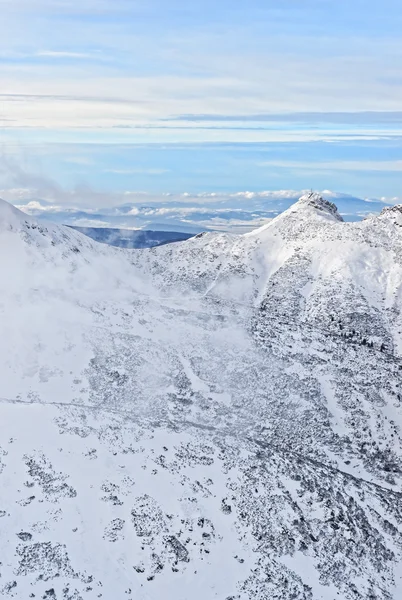 Wolken en zon in Kasprowy Wierch in Zakopane in Tatra in de winter — Stockfoto