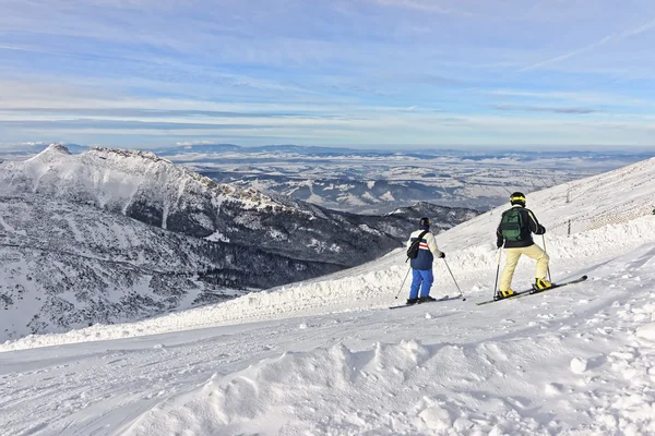 Downhill skidåkare ovanpå Kasprowy Wierch i Zakopane i Tatras — Stockfoto