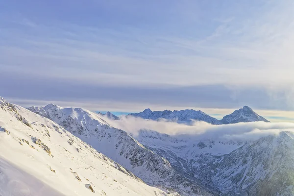 Brouillard dans le Kasprowy Wierch de Zakopane à Tatra Monts en hiver — Photo