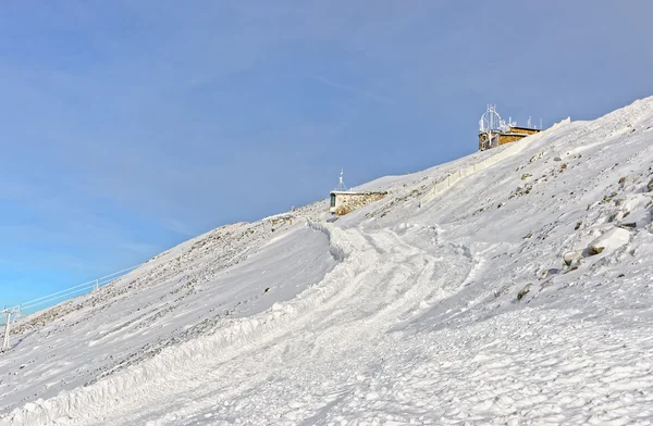 Estación meteorológica en Kasprowy Wierch de Zakopane en invierno — Foto de Stock