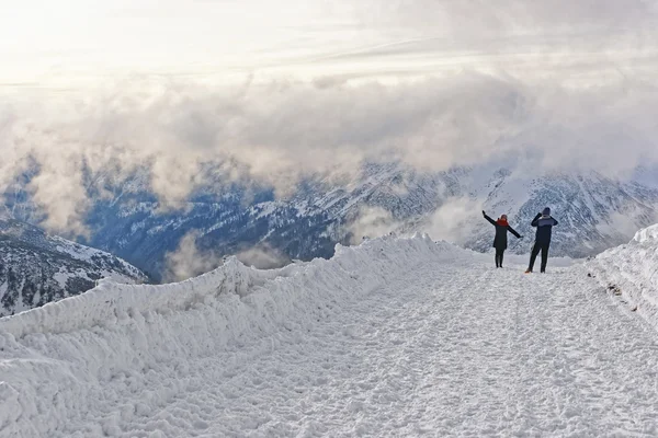 Mensen die Foto's maken in Kasprowy Wierch in Zakopane op Tatra MOU — Stockfoto