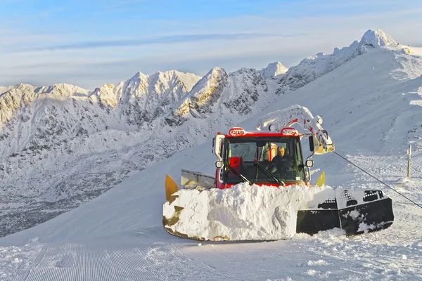 Ratrack aan het werk op Kasprowy Wierch in Zakopane in de winter — Stockfoto