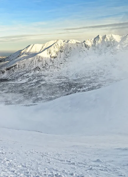 Schneesturm in Kasprowy wierch in Zakopane in der Tatra steigt in Sieg — Stockfoto