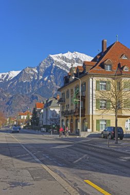Bad Ragaz şehir içinde Alplerdeki sokak görünümü
