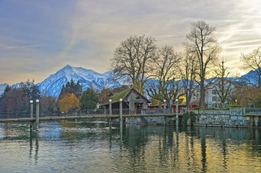 Thun Old City Eski Ahşap Sluice köprü