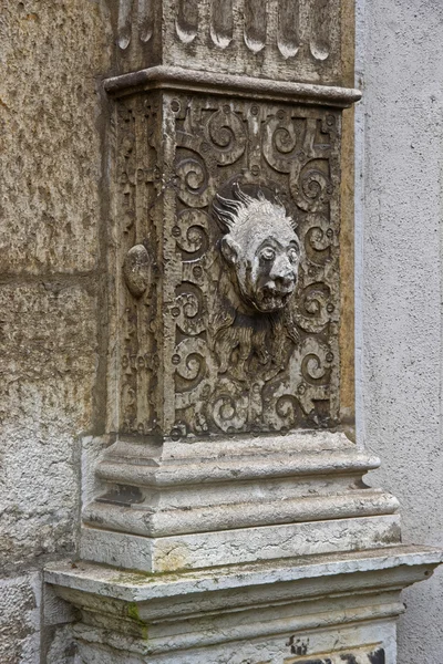 Escultura de la cara de piedra en el casco antiguo de Soleura — Foto de Stock
