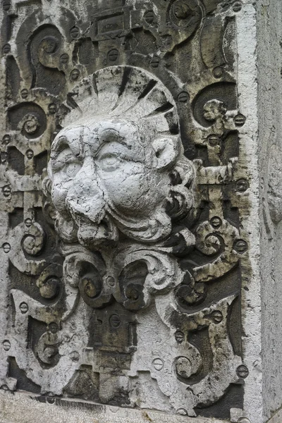 Escultura de pared de cara de piedra en la ciudad vieja de Solothurn — Foto de Stock