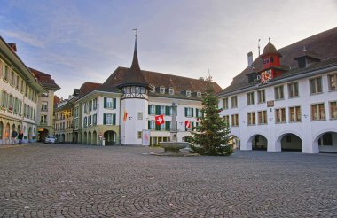 Belediye Meydanı ile Noel ağacı Thun Old City