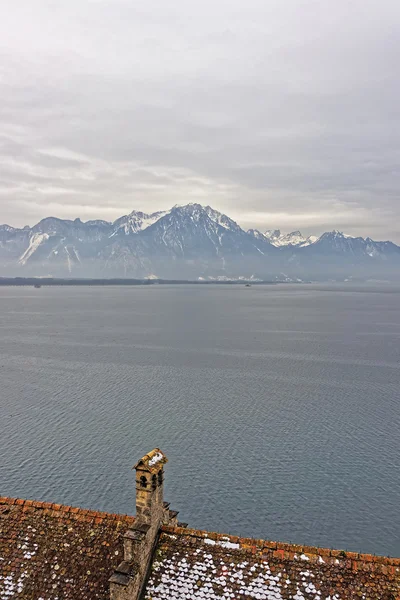 Kilátás a Genfi-tó, a Chillon vár — Stock Fotó